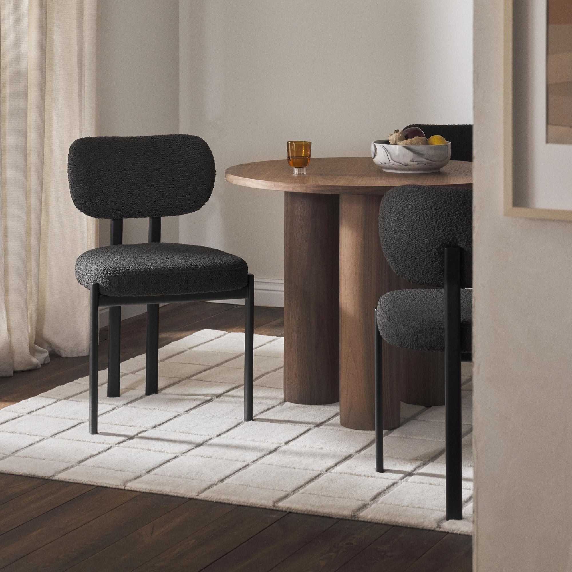 Chaise AYRA tissu bouclé et structure métal - Sakio Design Maroc