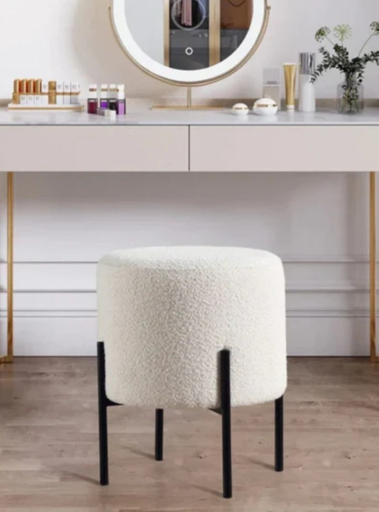 Pouf Mera tissu bouclette pieds métal - Sakio Design Maroc